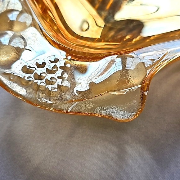 Carnival Glass Sea Shell Trinket Dish - Picture 3 of 5